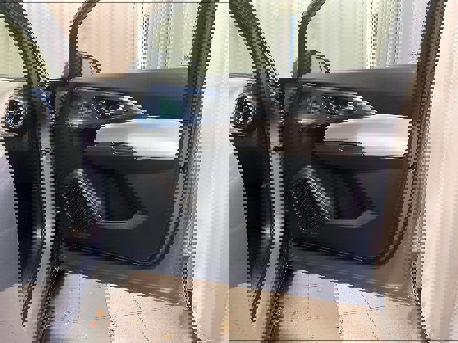 Used 2025 Chevrolet Equinox EV LT image 12