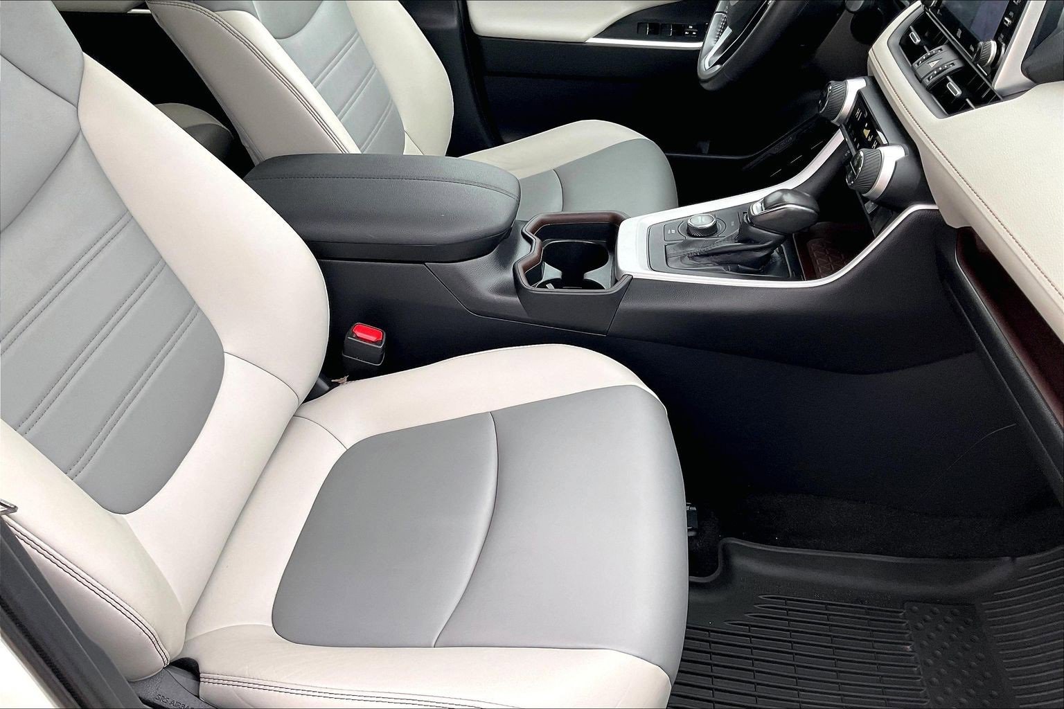 Used 2021 Toyota RAV4 Limited image 22