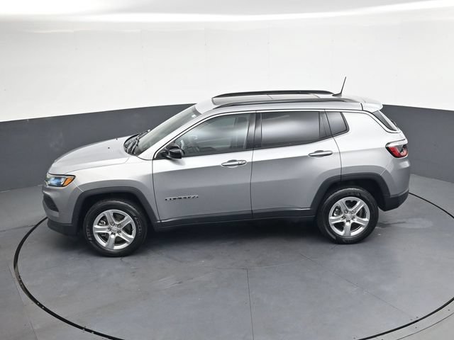 Used 2023 Jeep Compass Latitude w/ Sun and Sound Group AWD/4WD image 28