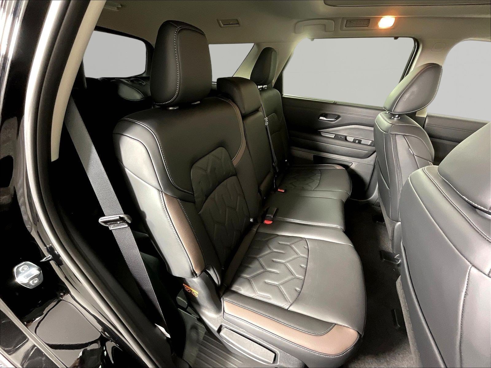New 2026 Nissan Pathfinder Platinum w/ Lighting Package AWD/4WD image 20