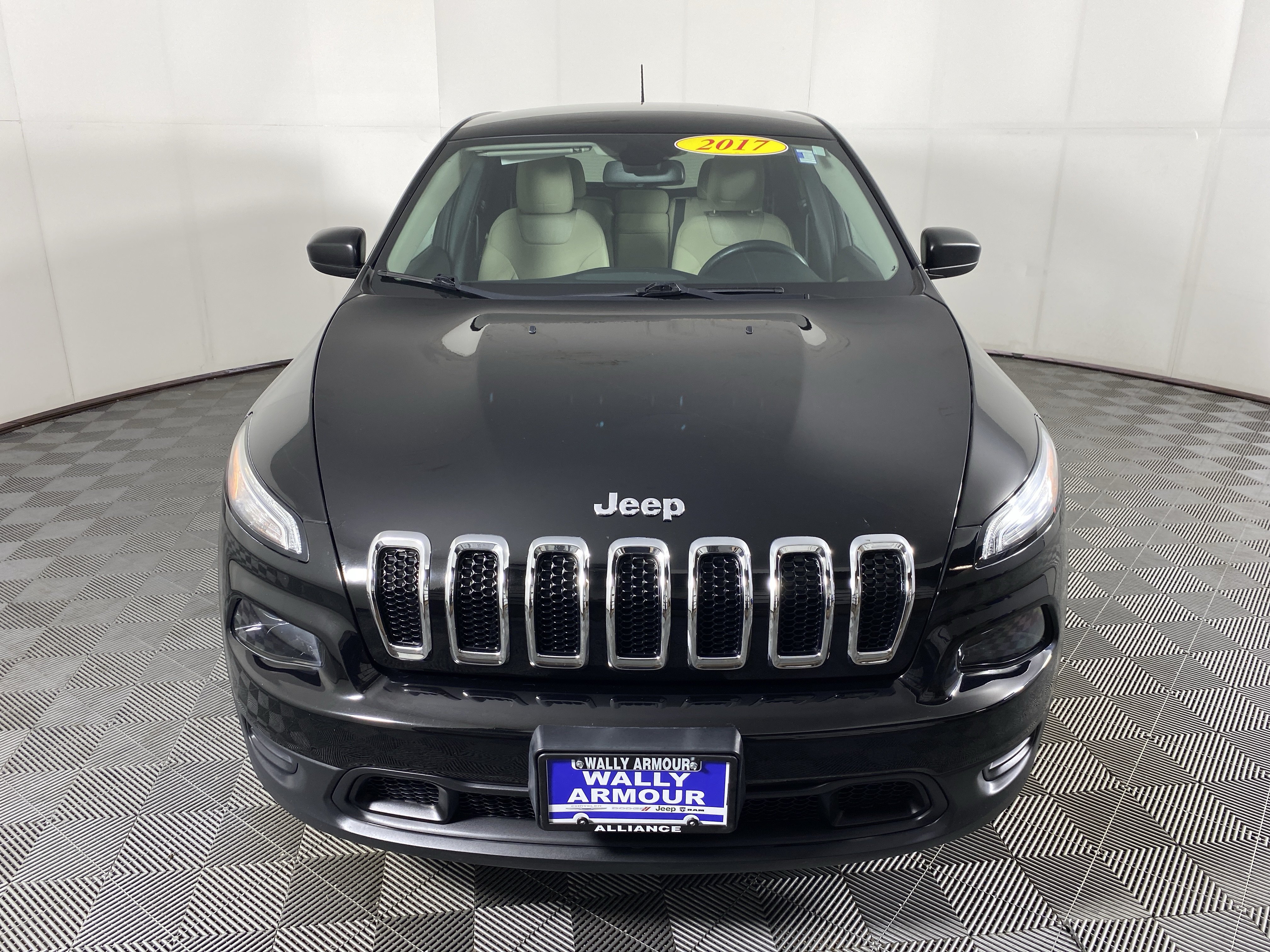 Used 2017 Jeep Cherokee Sport AWD/4WD image 10
