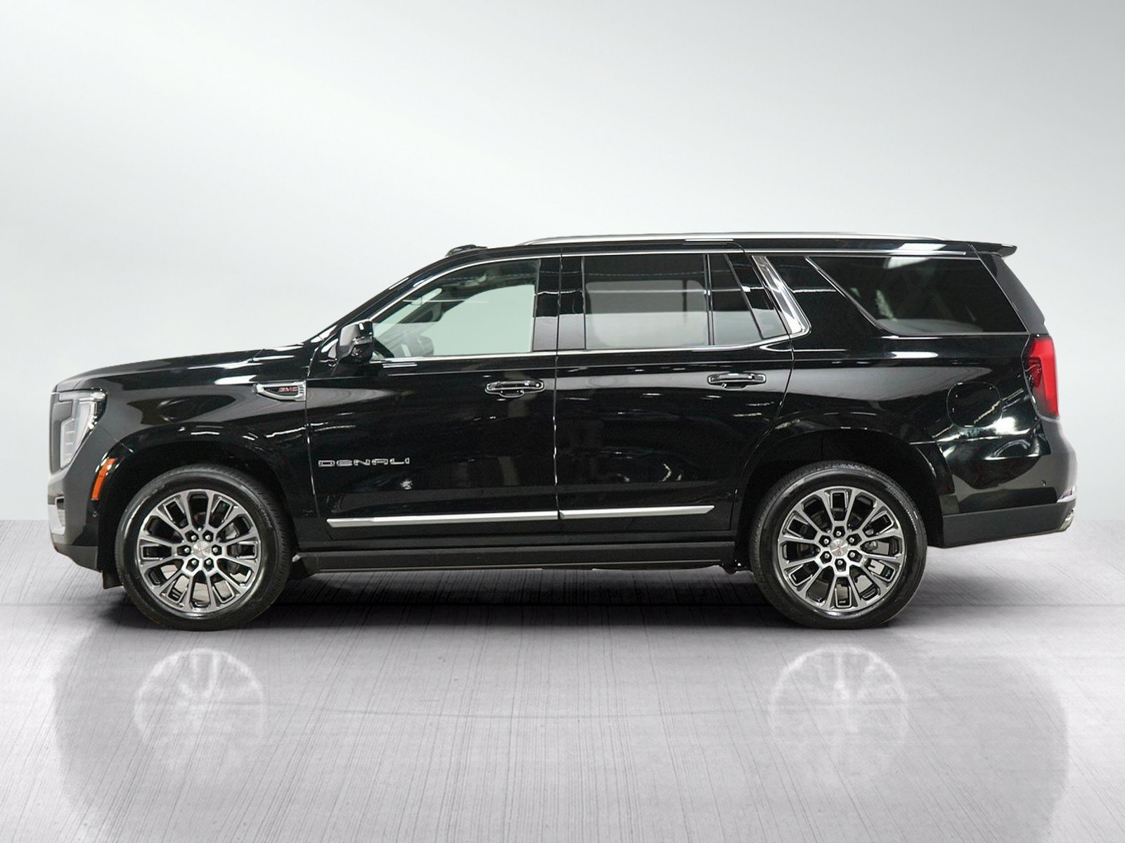 Used 2025 GMC Yukon Denali w/ Sun & Power Step Package AWD/4WD image 2