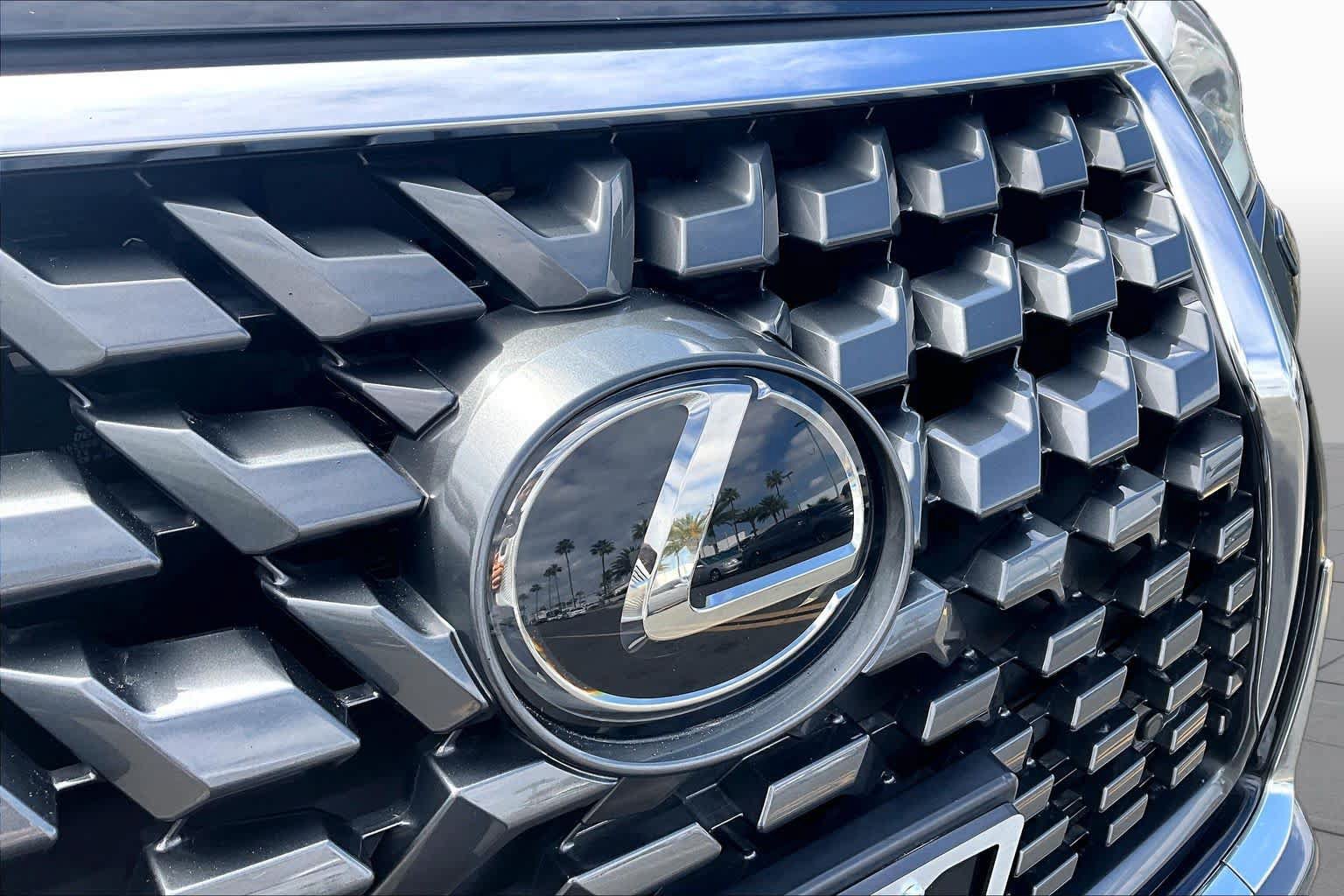Used 2021 Lexus GX 460 Premium w/ Accessory Package AWD/4WD image 30