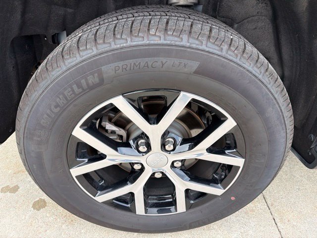 Certified 2025 Jeep Grand Cherokee Limited w/ Trailer Tow Package AWD/4WD image 7