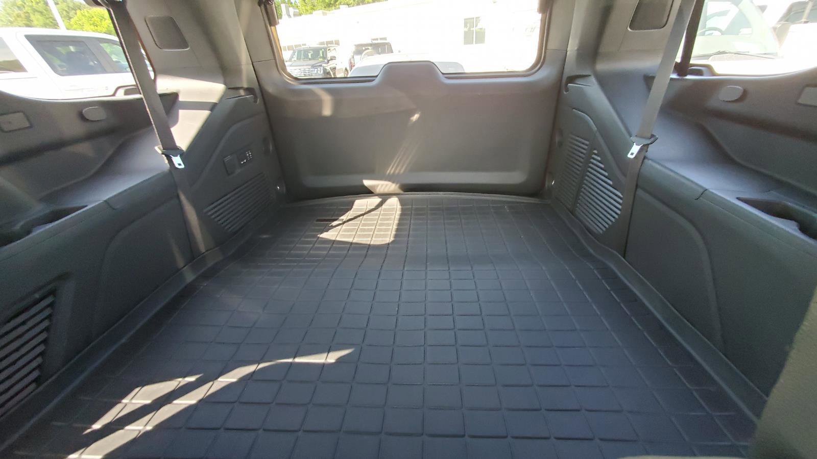 Used 2022 Chevrolet Tahoe RST w/ Luxury Package AWD/4WD image 7