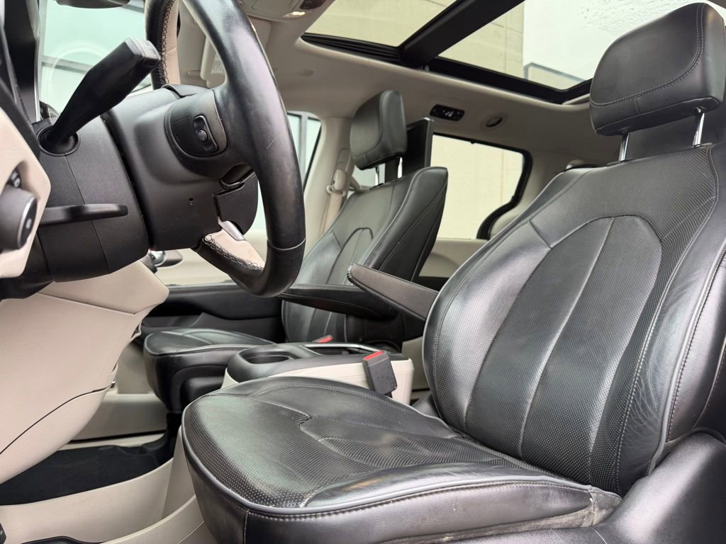 Used 2018 Chrysler Pacifica Limited w/ Tire & Wheel Group image 7