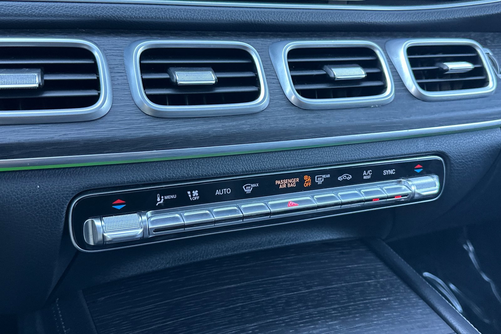 Certified 2022 Mercedes-Benz GLE 350 4MATIC w/ Premium Package image 21