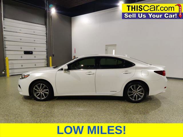Used 2017 Lexus ES 300h w/ Luxury Package FWD image 5