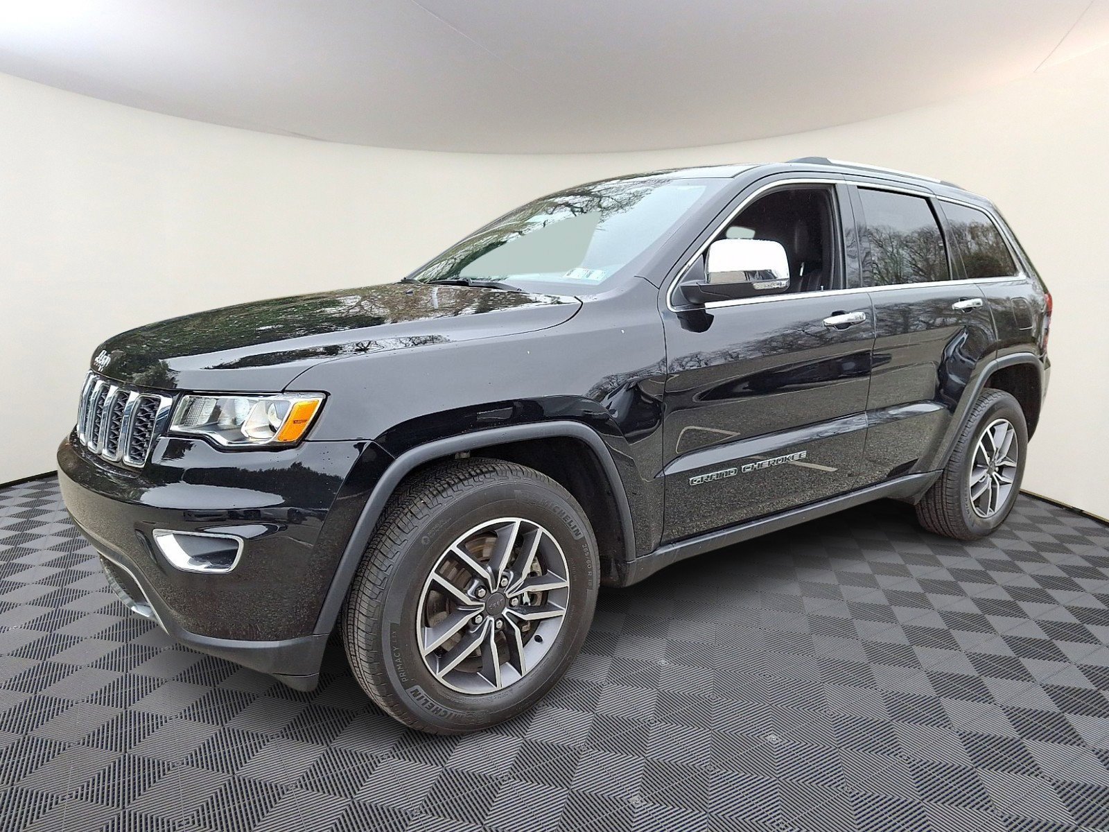 Used 2021 Jeep Grand Cherokee Limited AWD/4WD image 3
