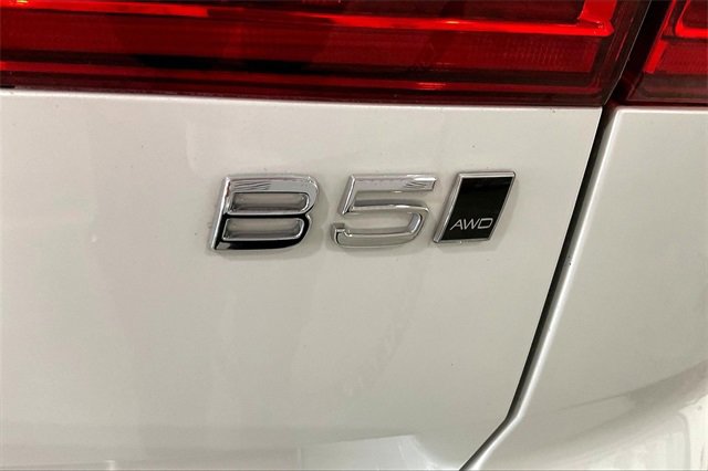 Certified 2023 Volvo XC60 B5 Plus image 9