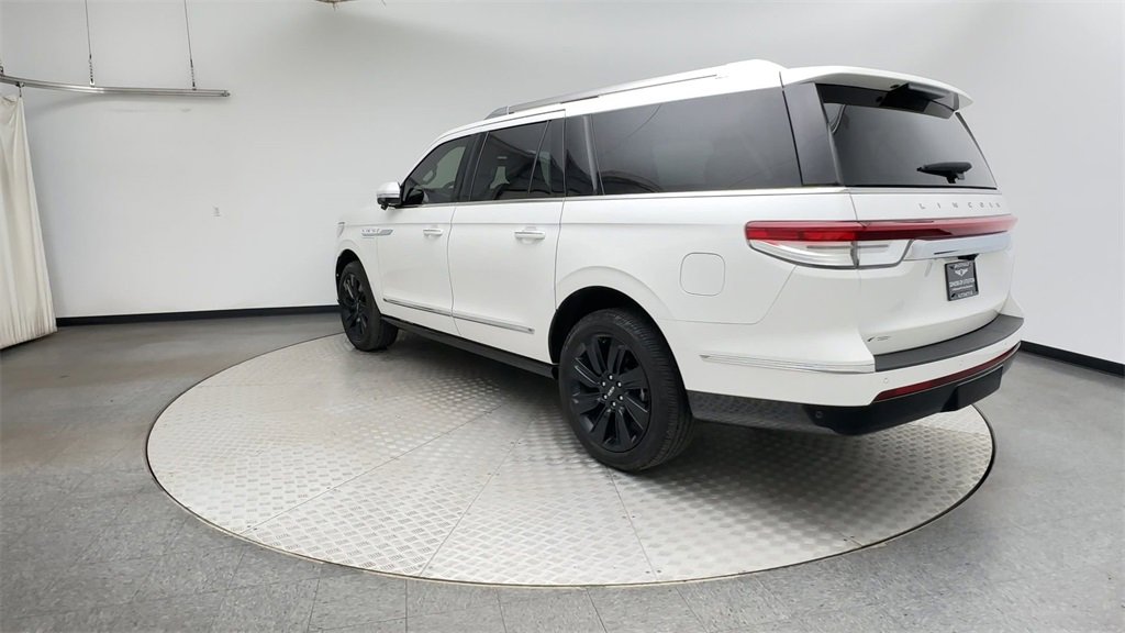 Used 2024 Lincoln Navigator L Reserve image 4