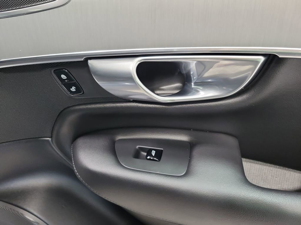 Used 2025 Volvo XC90 B5 Core image 44