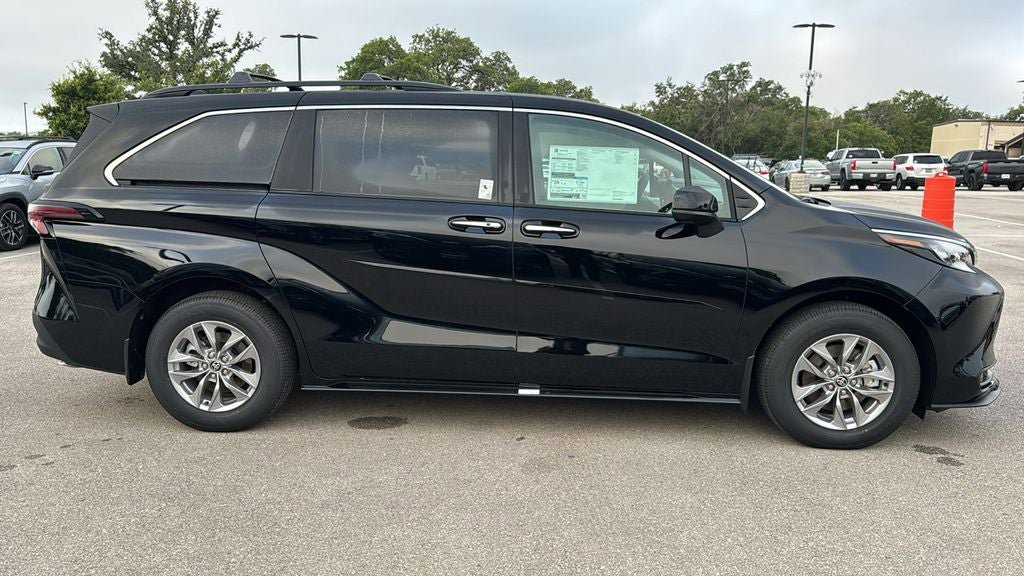 New 2026 Toyota Sienna XLE FWD image 10