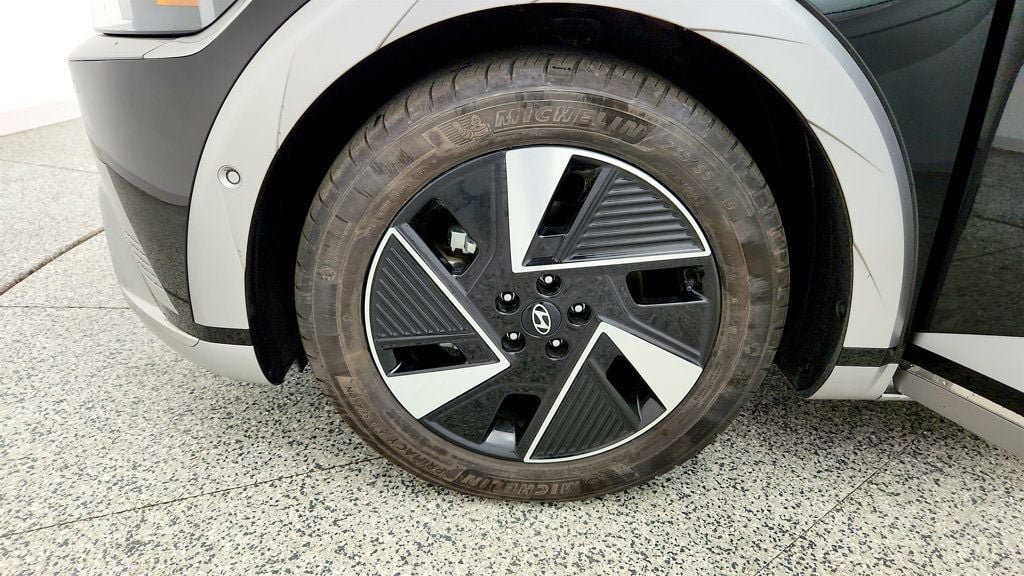 Used 2025 Hyundai Ioniq 5 Limited RWD image 9