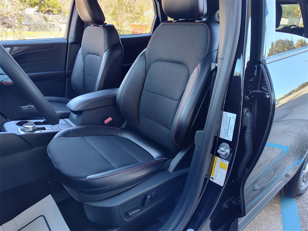 Used 2025 Ford Escape ST-Line image 22