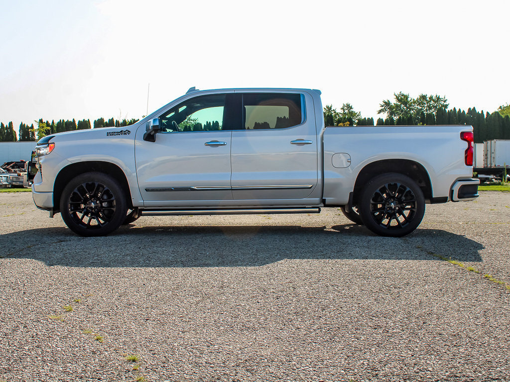 Used 2024 Chevrolet Silverado 1500 High Country w/ Technology Package AWD/4WD image 4