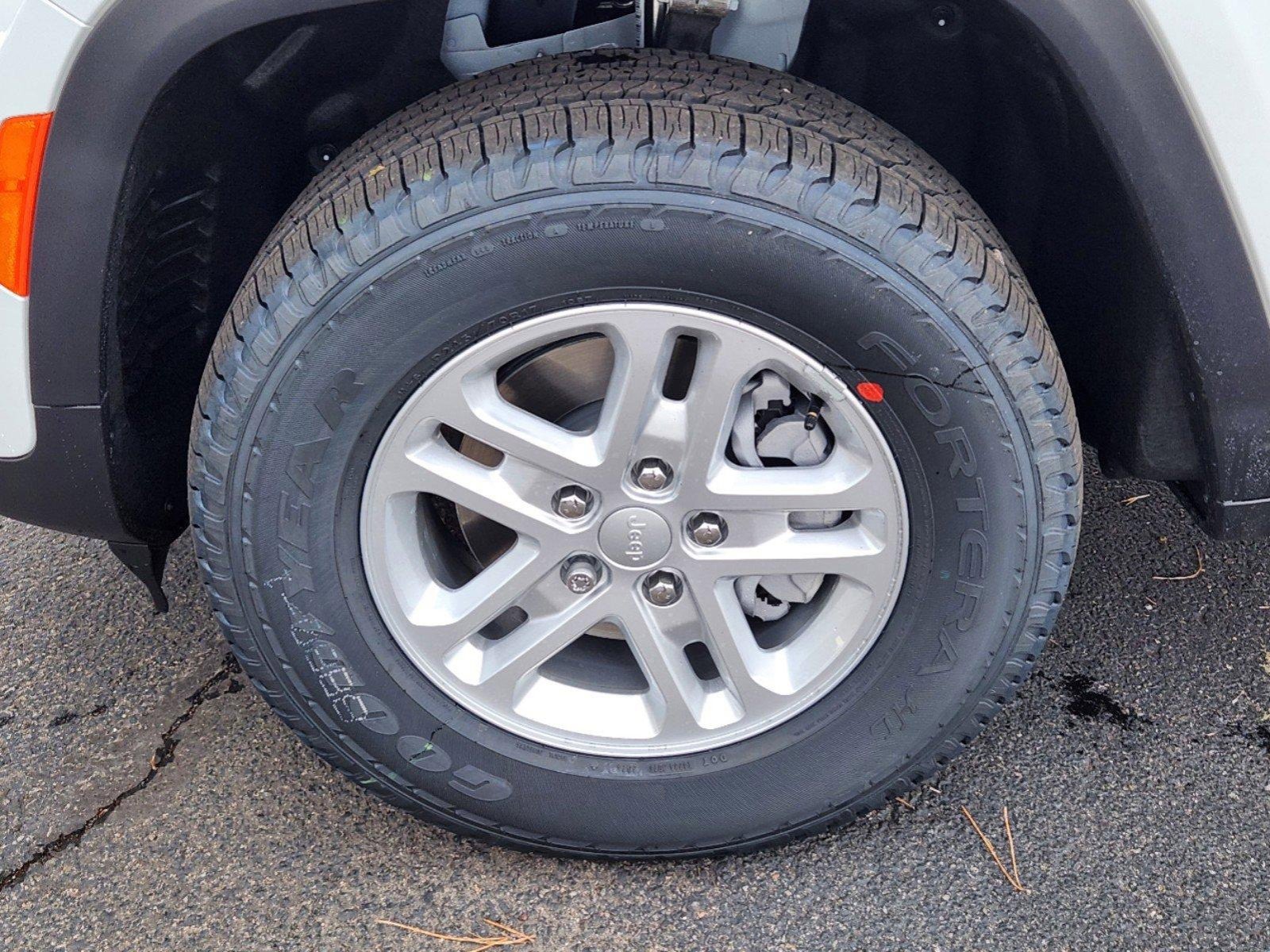 New 2025 Jeep Grand Cherokee Laredo w/ Luxury Tech Group I image 21