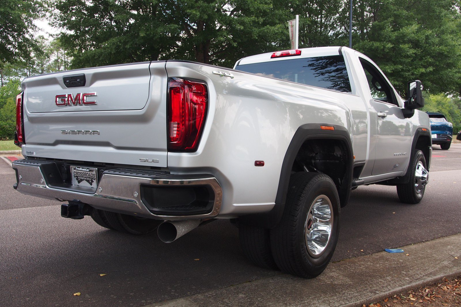 Used 2022 GMC Sierra 3500 SLE w/ SLE Convenience Package AWD/4WD image 8