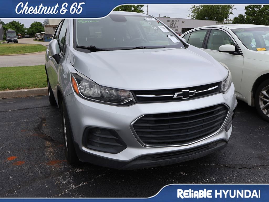 Used 2020 Chevrolet Trax LS w/ Tint and Cruise Package FWD image 3