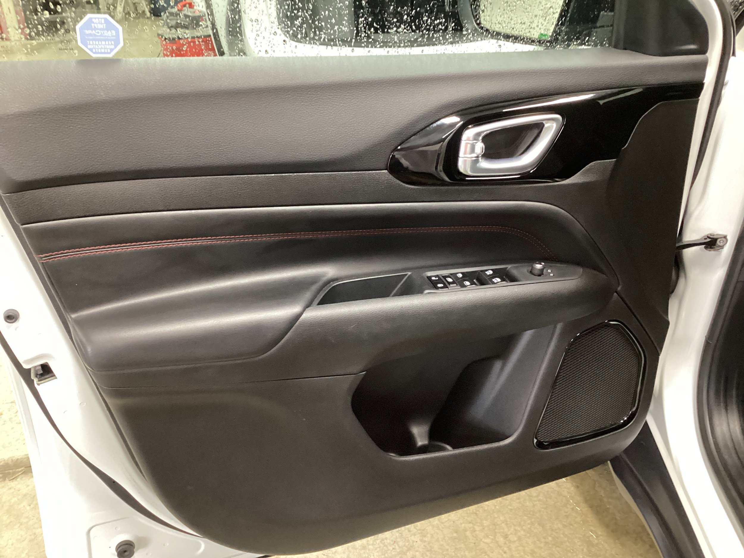Used 2024 Jeep Compass Trailhawk w/ Trailhawk Convenience Group AWD/4WD image 12