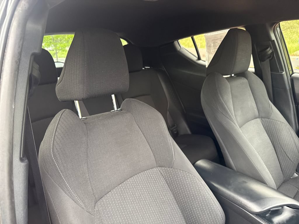 Used 2018 Toyota C-HR XLE FWD image 31