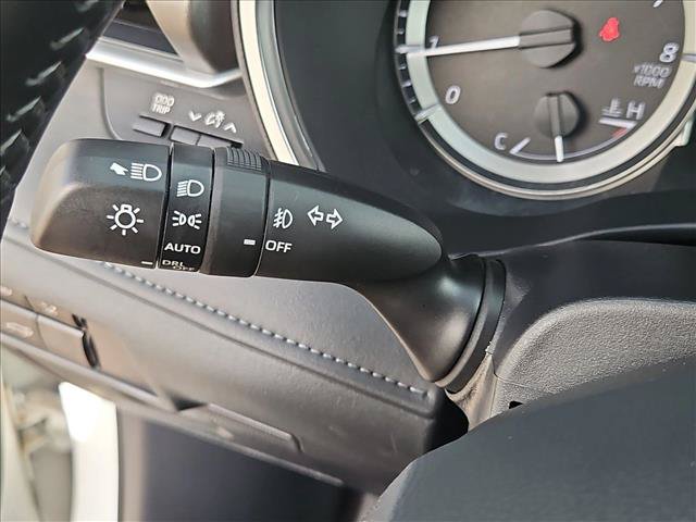 Used 2025 Toyota Highlander XLE FWD image 16