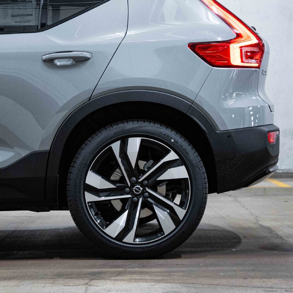 New 2026 Volvo XC40 B5 Ultra w/ Protection Package Premier AWD/4WD image 4
