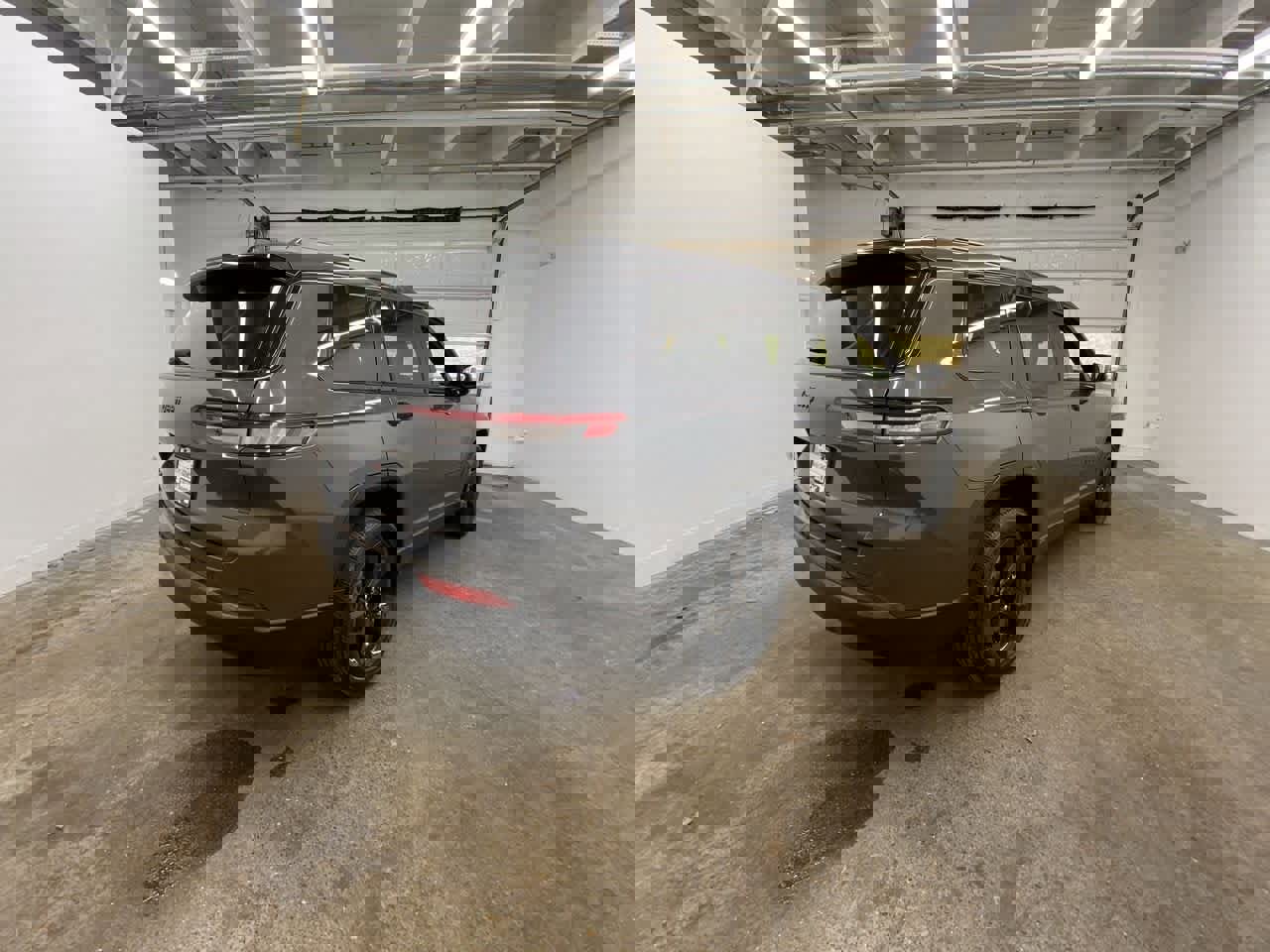 Used 2023 Jeep Grand Cherokee L Laredo image 6