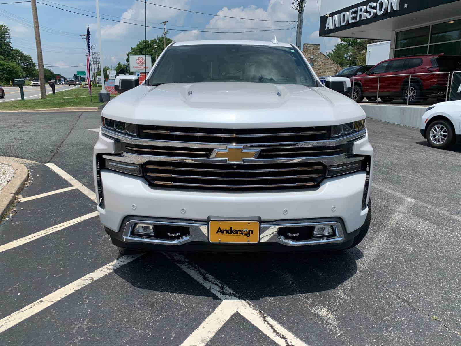 Used 2019 Chevrolet Silverado 1500 High Country w/ Technology Package AWD/4WD image 2