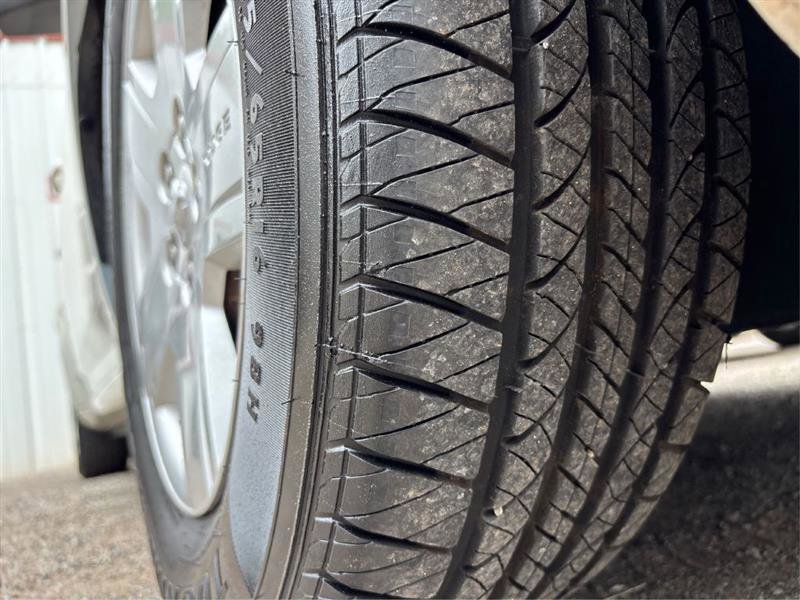 Used 2010 Dodge Avenger SXT FWD image 21