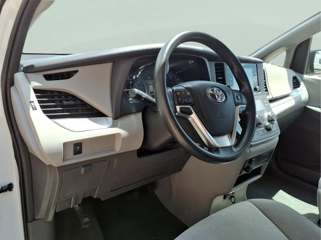 Used 2020 Toyota Sienna L FWD image 13