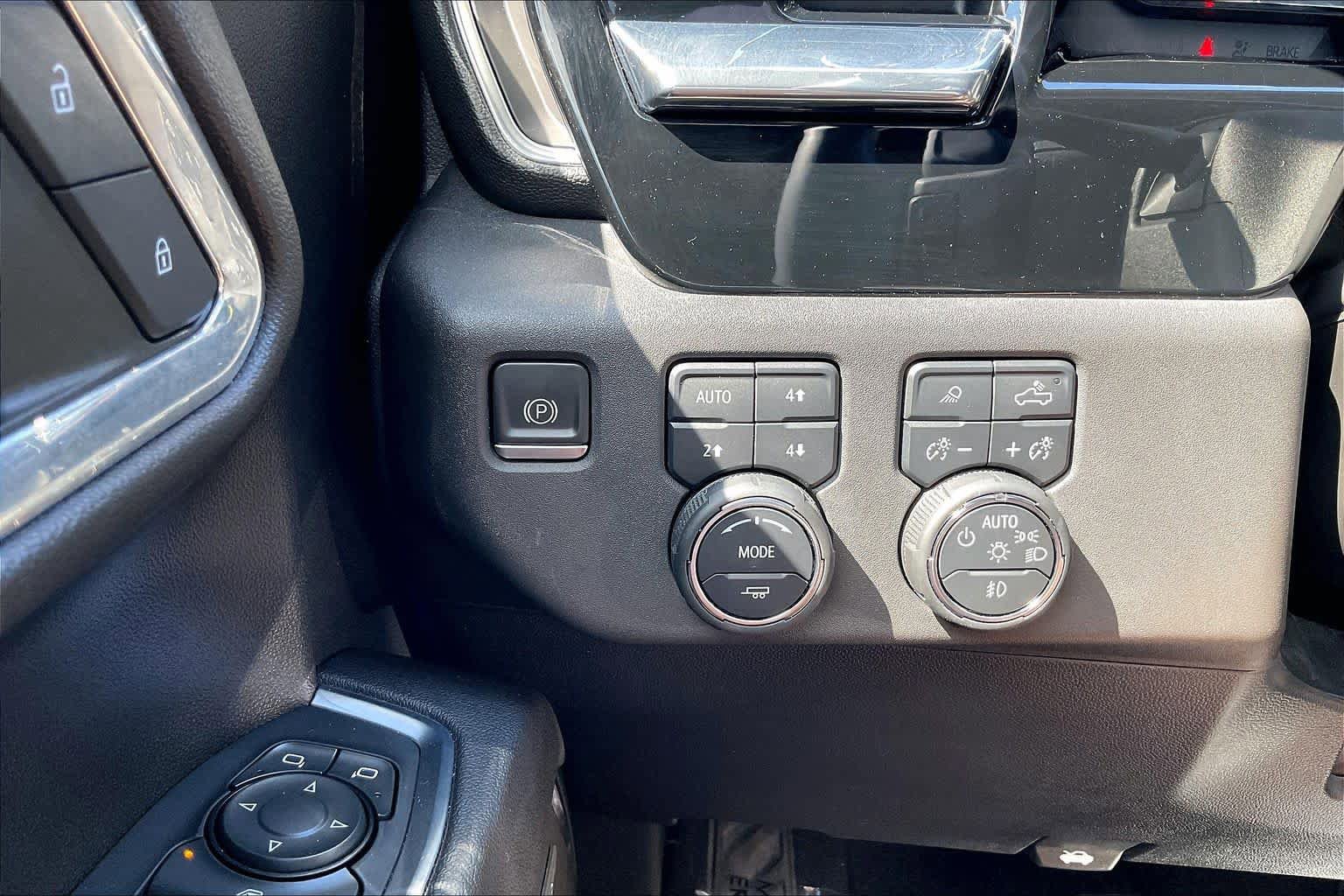 Certified 2023 Chevrolet Silverado 1500 LT Trail Boss w/ LT Trail Boss Premium Package AWD/4WD image 32