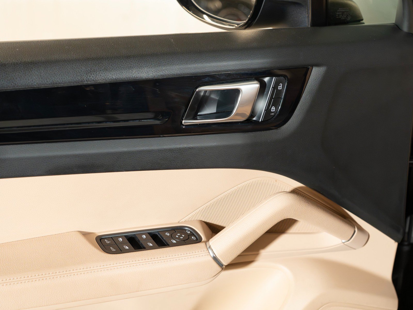 Certified 2022 Porsche Cayenne AWD/4WD image 18