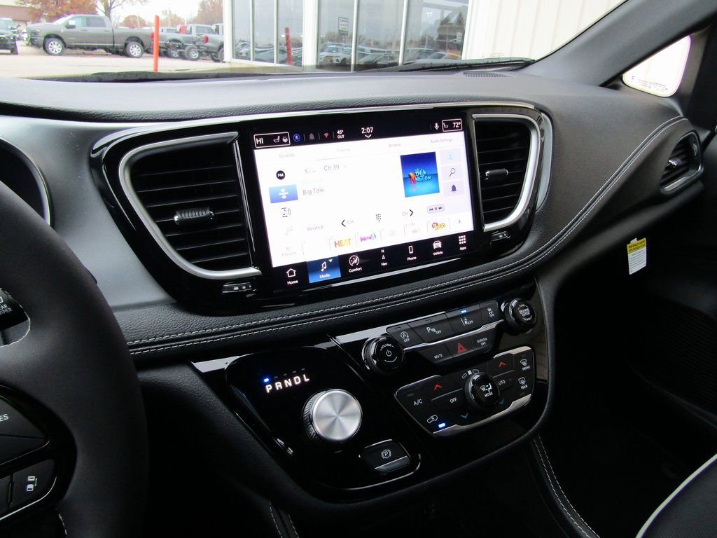 New 2026 Chrysler Pacifica Limited w/ S Appearance Package image 32