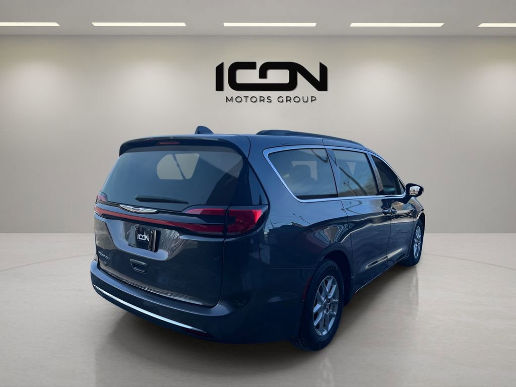 Used 2022 Chrysler Pacifica Touring-L FWD image 6