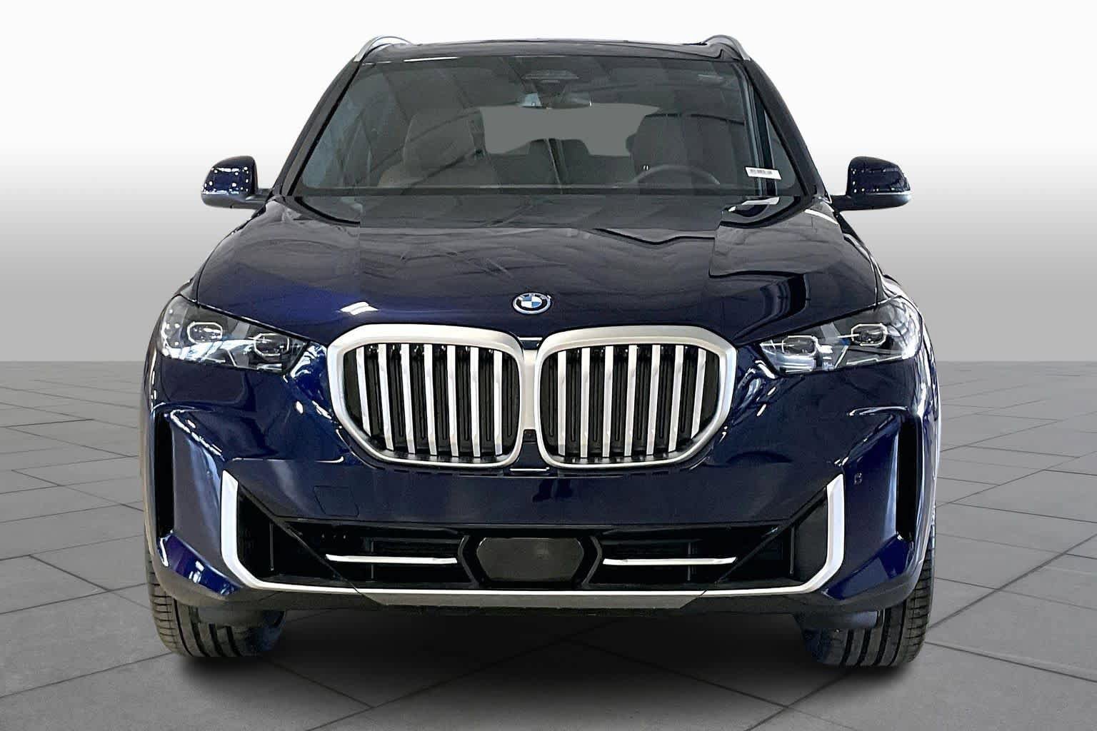 New 2026 BMW X5 xDrive50e image 3