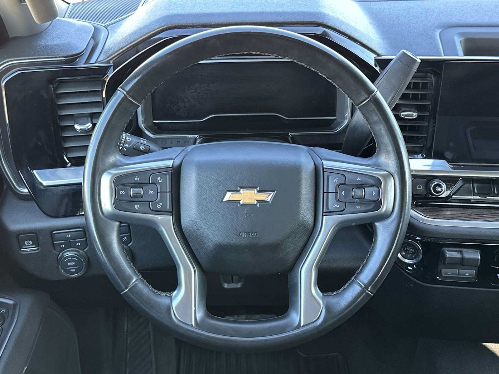 Used 2025 Chevrolet Silverado 2500 LT w/ Convenience Package AWD/4WD image 23