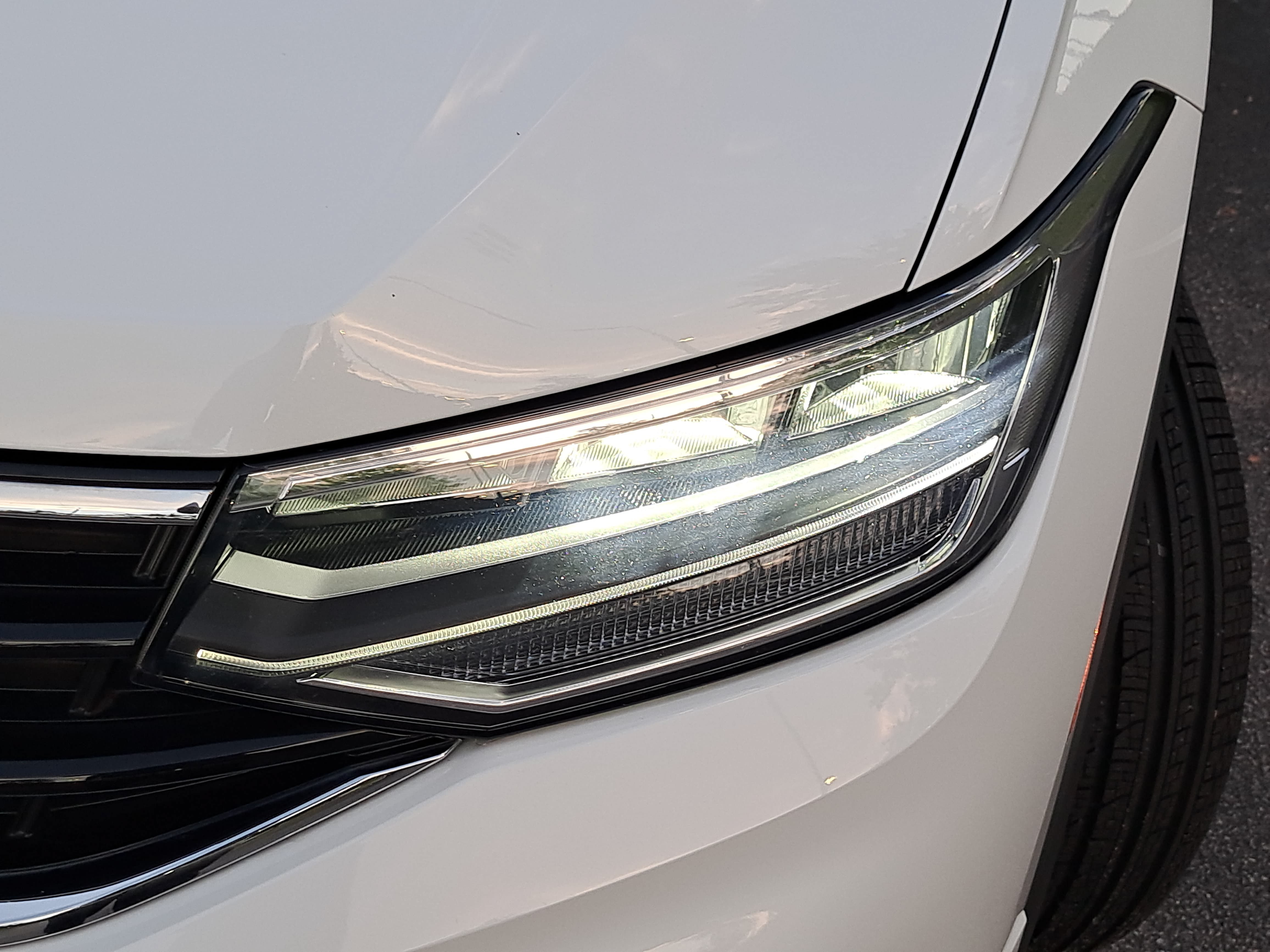 Certified 2022 Volkswagen Tiguan SE R-Line AWD/4WD image 33