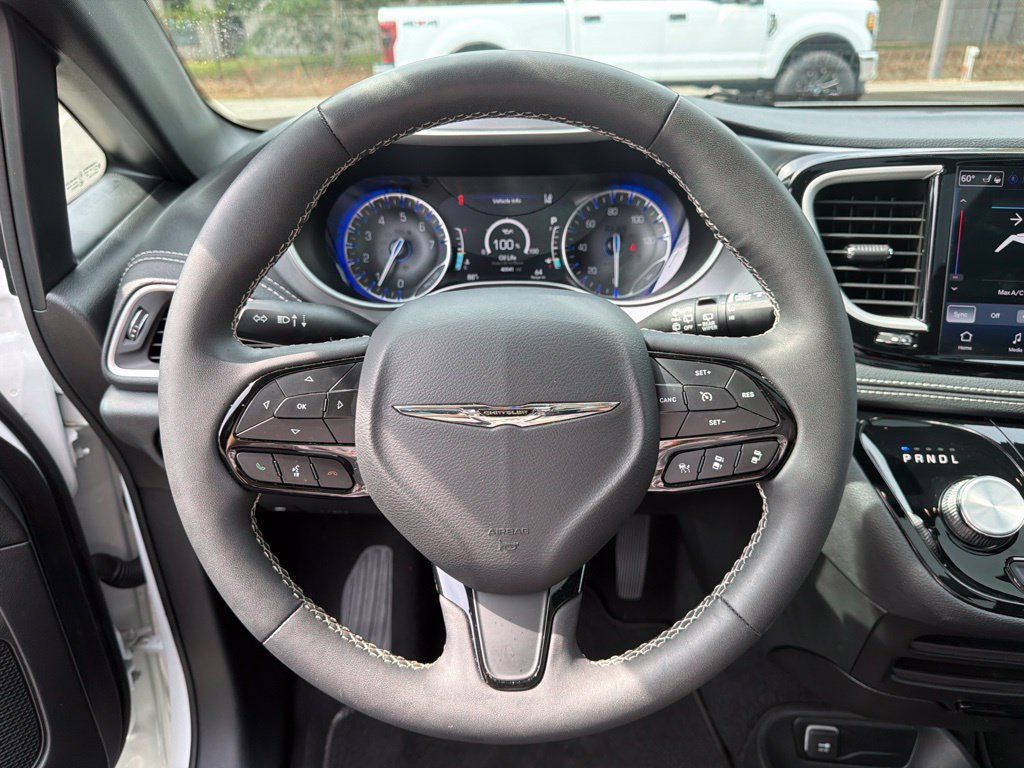 Used 2023 Chrysler Pacifica Touring-L w/ S Appearance Package AWD/4WD image 15