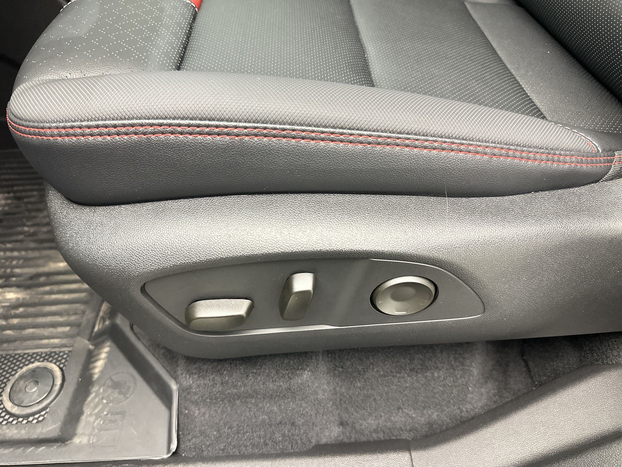 Certified 2026 Chevrolet Traverse RS w/ LPO, Floor Liner Package AWD/4WD image 15