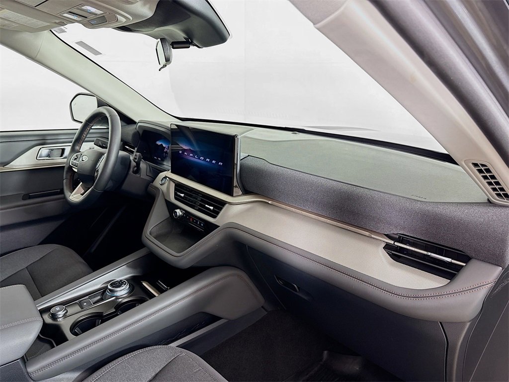 Used 2025 Ford Explorer Active image 30