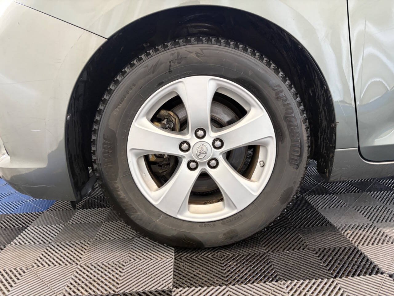 Used 2013 Toyota Sienna LE FWD image 28
