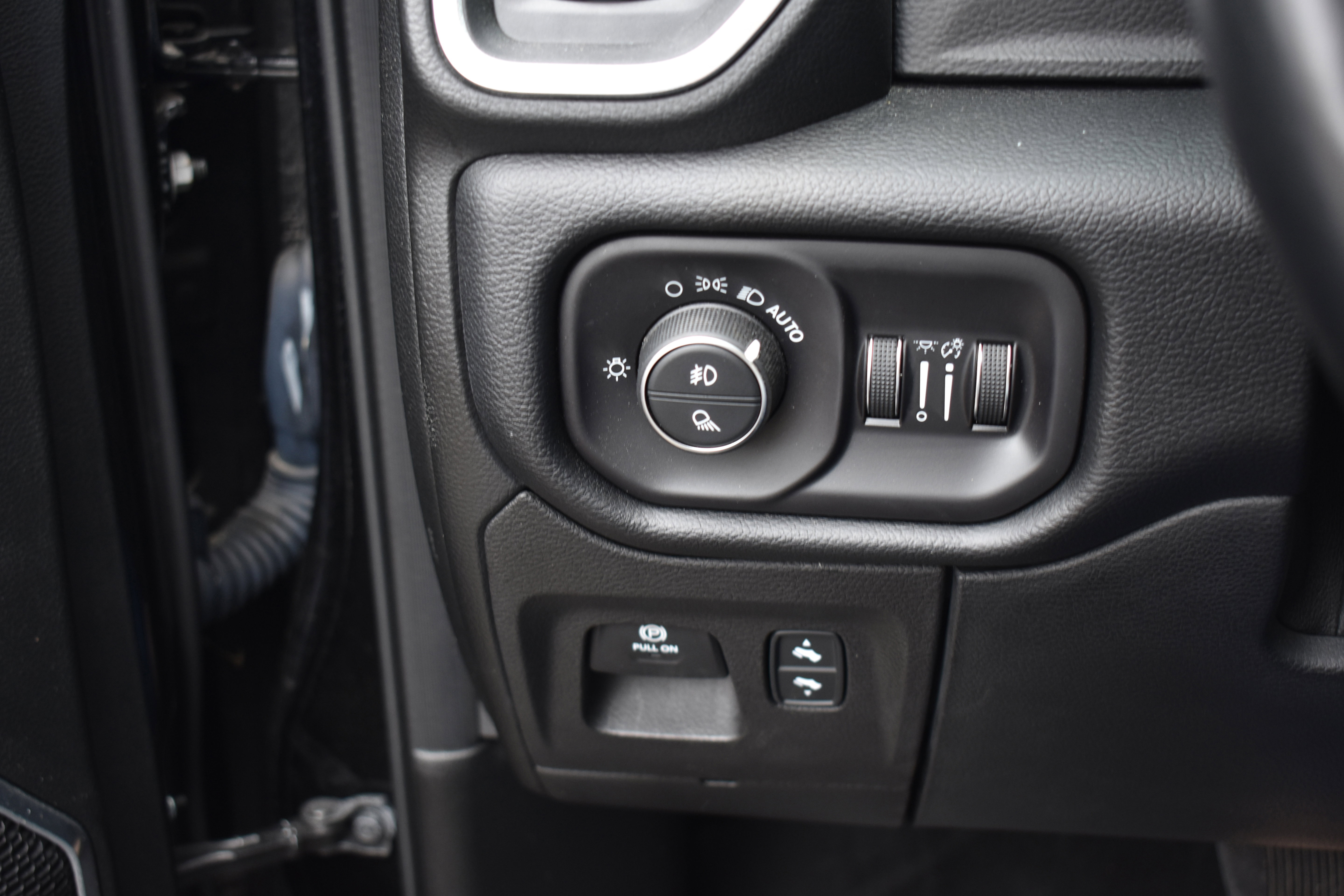 Used 2019 RAM 1500 Laramie image 16