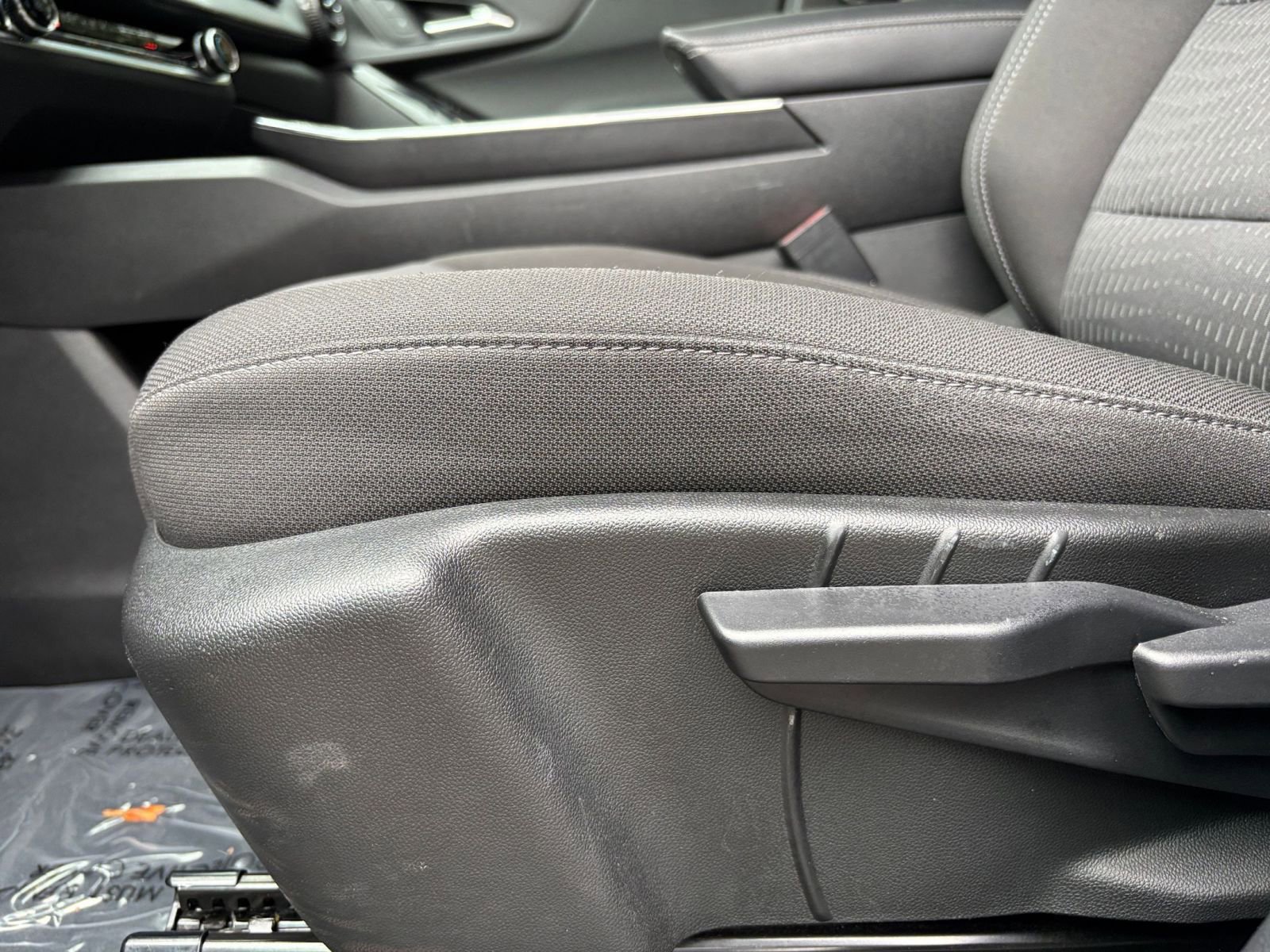 Used 2025 Chevrolet Equinox LT image 23