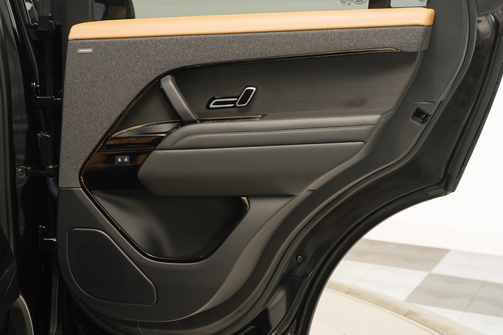 Used 2023 Land Rover Range Rover Sport SE Dynamic image 35