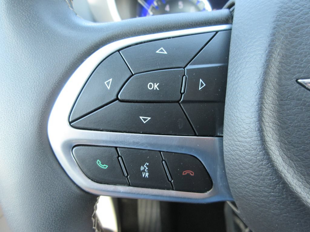 Used 2024 Chrysler Pacifica Touring-L FWD image 25