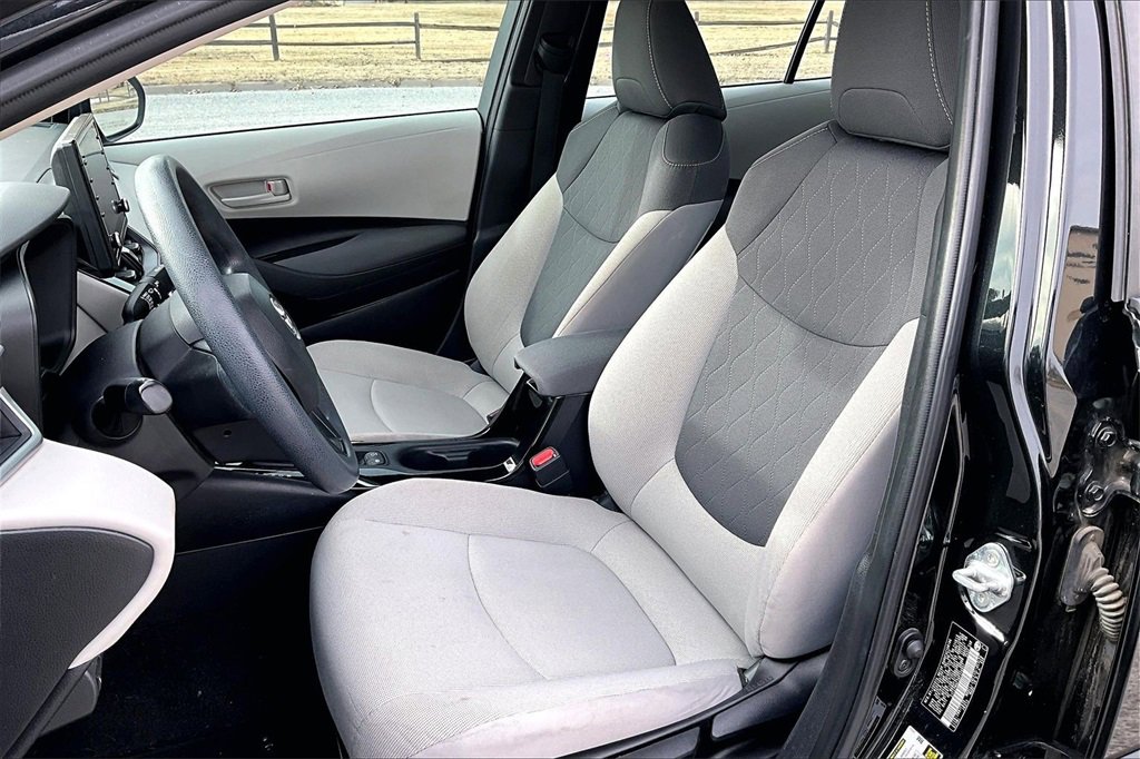 Used 2022 Toyota Corolla LE image 22