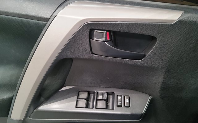 Used 2018 Toyota RAV4 LE image 17