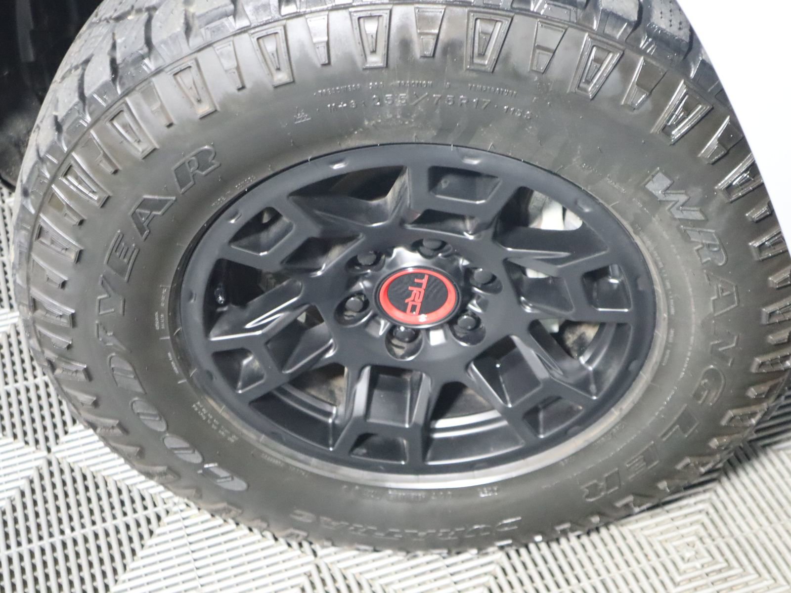 Used 2016 Toyota 4Runner Limited AWD/4WD image 19