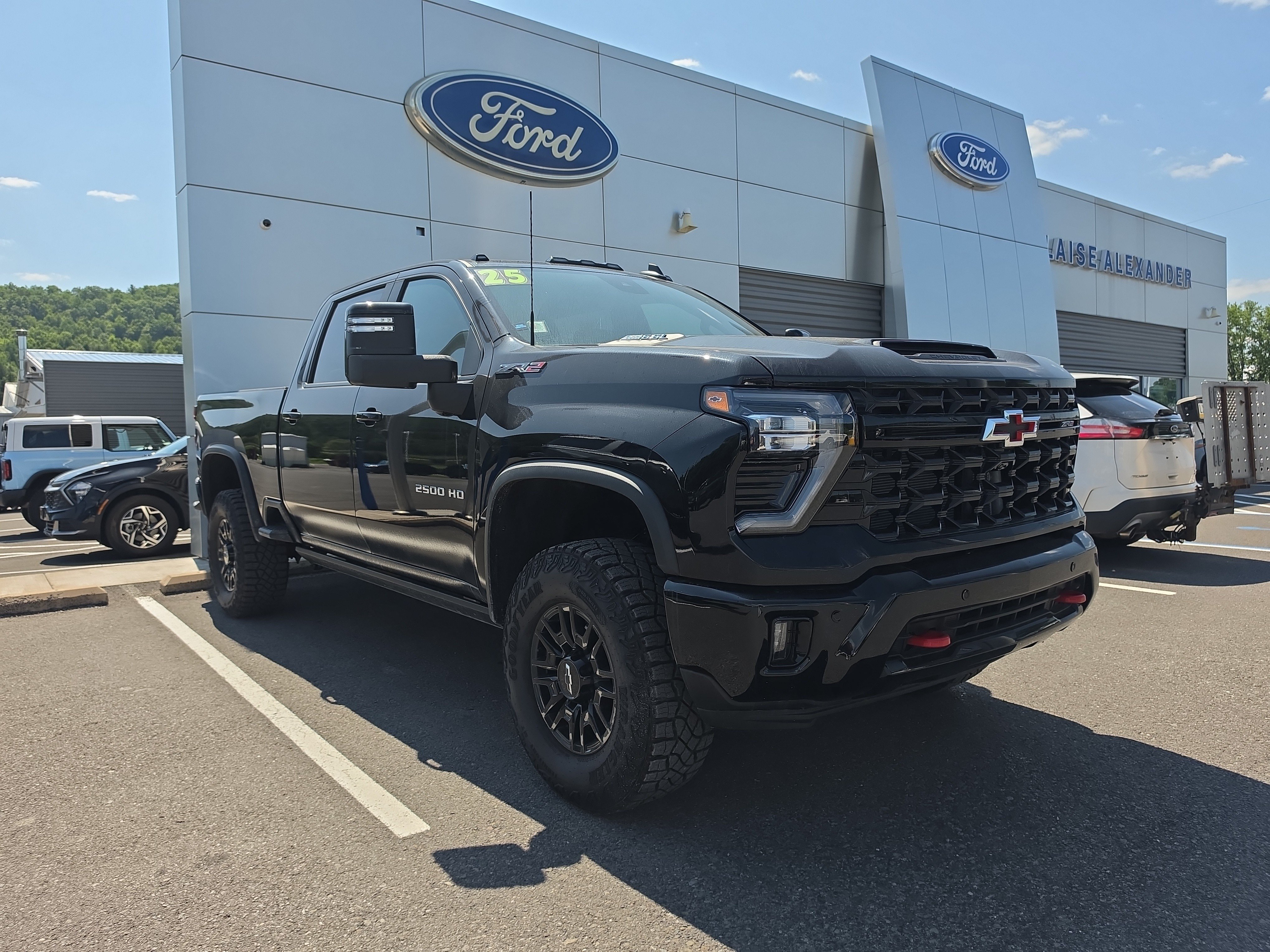 Used 2025 Chevrolet Silverado 2500 ZR2 w/ Technology Package AWD/4WD video 1
